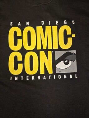 2011 Comic Con Official Graphic Tee - SDCC - Size Large